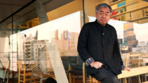 Kengo Kuma, a fusão da arquitetura tradicional japonesa e o minimalismo contemporâneo.